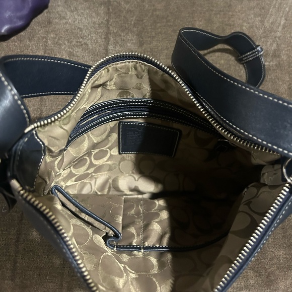 Genuine Coach Navy Crossbody Bag - Picture 4 of 7